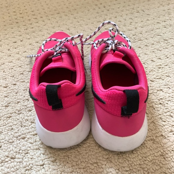 Nike Hot Pink Sneaker Runner Running Shoes - Picture 4 of 8